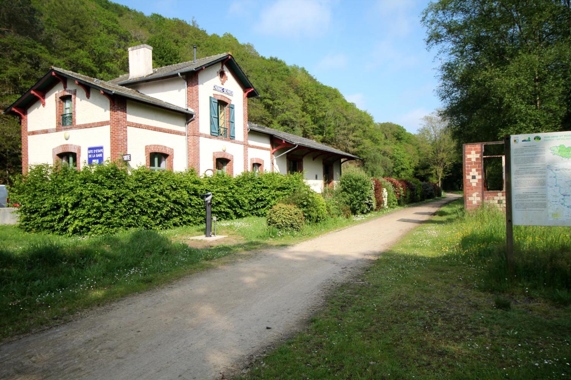 Ostal Scrignac - Gite D'Etape De La Gare Dış mekan fotoğraf