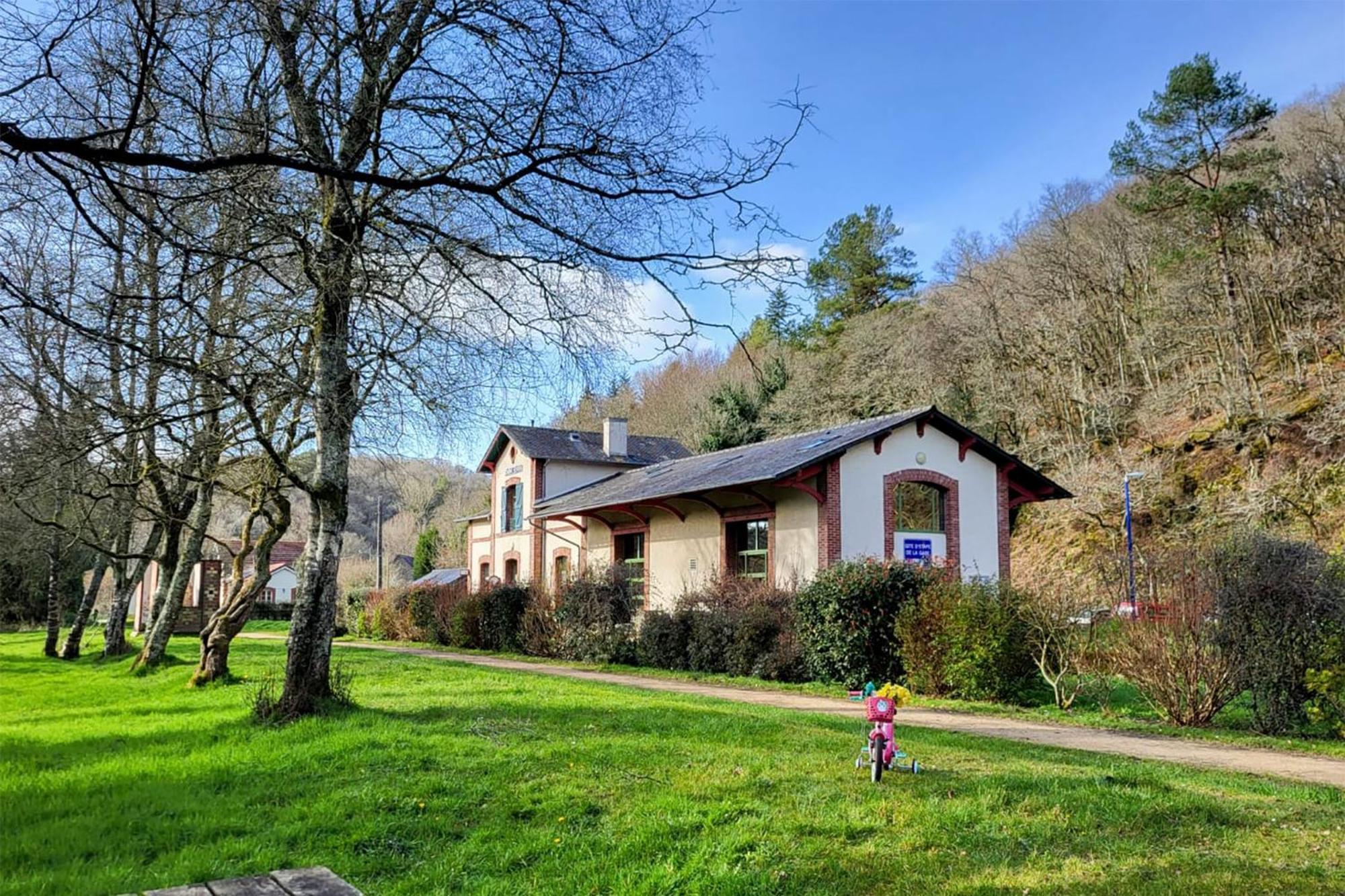 Ostal Scrignac - Gite D'Etape De La Gare Dış mekan fotoğraf